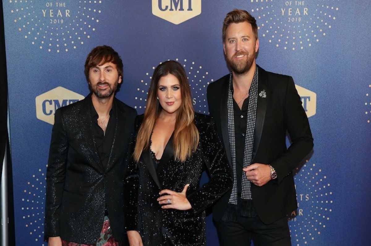 2019 cmt artists of the year arrivals