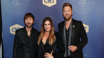 2019 cmt artists of the year arrivals
