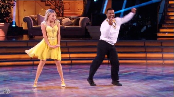 Alfonso Ribeiro Finally Unleashes "The Carlton" On 'Dancing With The Stars'