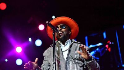 Anthony Hamilton performs at the 2019 V-103 Winterfest