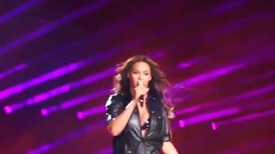 Beyonce Covers Lauryn Hill's "Ex-Factor" Live In New Orleans