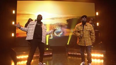 Big Boi and Sleepy Brown debuting their new single "Animalz" live on The Tonight Show.