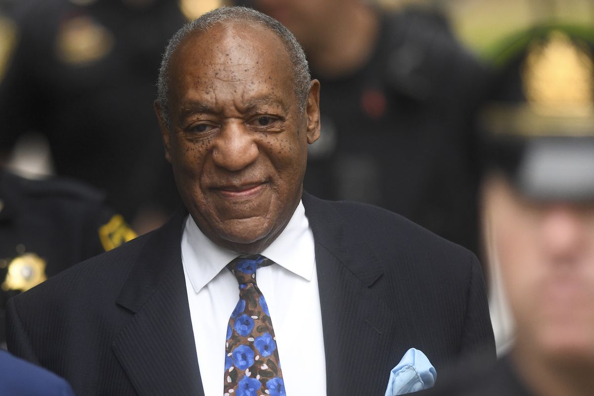 bill cosby in auit with blue tie