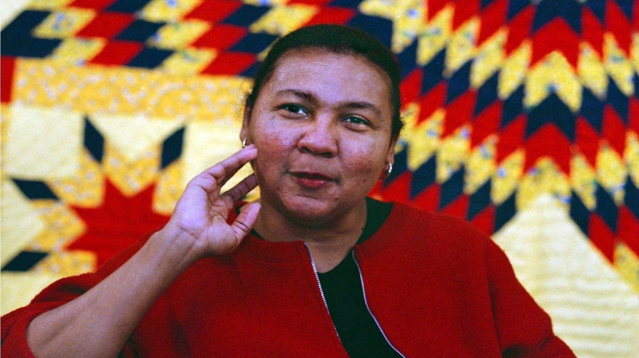 https://www.okayplayer.com/media-library/black-feminist-bell-hooks-during-interview-for-her-new-book-jan-20-1999.jpg?id=34108270&width=1245&height=700&quality=90&coordinates=0%2C0%2C0%2C158