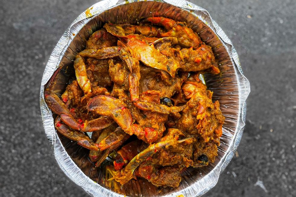 Curry crab in a platter