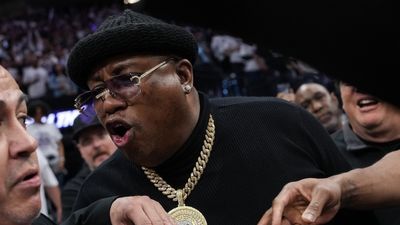 Earl Tywone Stevens Sr., known as the rapper E-40, yells at arena security personnel before being escorted from courtside seating during Game One of the Western Conference First Round Playoffs between the Golden State Warriors and Sacramento Kings at the Golden 1 Center on April 15, 2023 in Sacramento, California (phot by Loren Elliott/Getty Images).