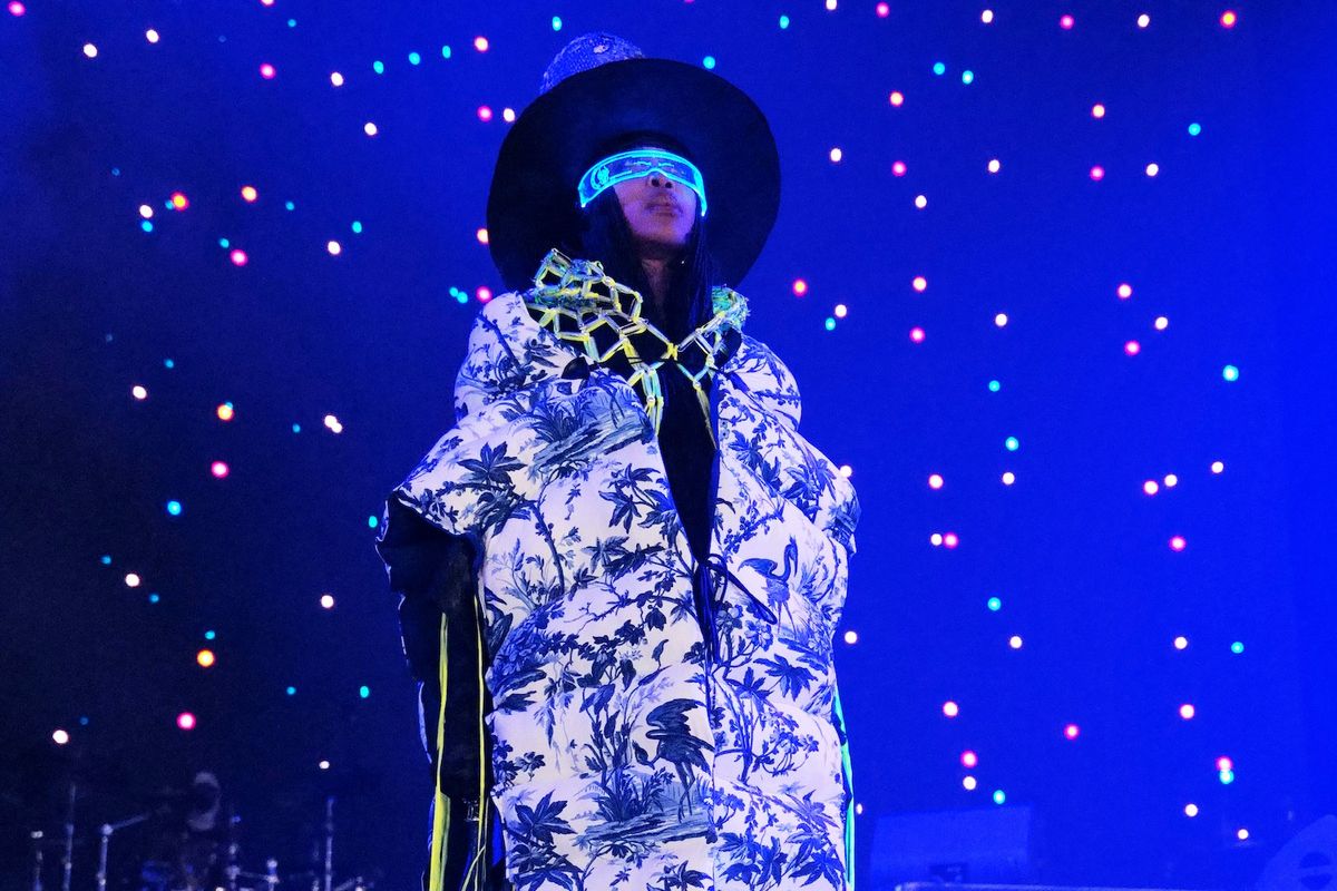 Erykah Badu performing in all blue and glasses 