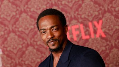 Anthony Mackie with blue suit