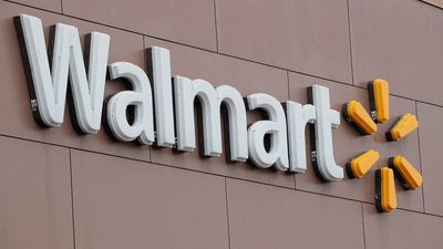 Walmart to raise its minimum raise to 11 dollars an hour