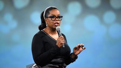 "Isn't Oprah A Billionaire?": Oprah Faces Backlash For COVID-19 Fundraiser