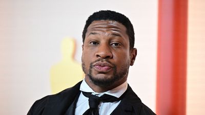Jonathan Majors attends the 95th Annual Academy Awards at the Dolby Theatre in Hollywood, California on March 12, 2023 (photo by Frederic J. Brown / AFP).