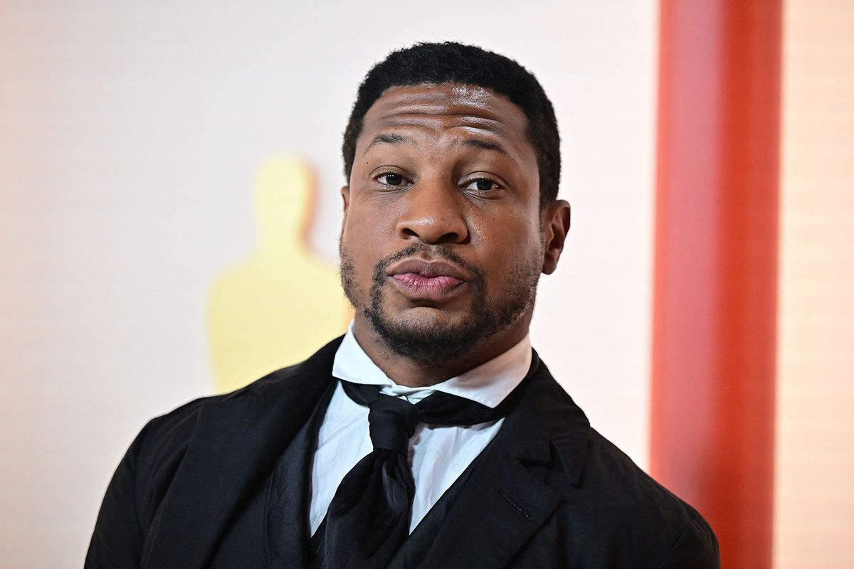Jonathan Majors attends the 95th Annual Academy Awards at the Dolby Theatre in Hollywood, California on March 12, 2023 (photo by Frederic J. Brown / AFP).