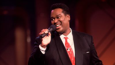 American Soul and R&B singer Luther Vandross performs on an episode of the Oprah Winfrey Show, Chicago, Illinois, June 28, 1991.