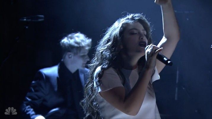 Lorde Chops It Up w/ Jimmy Fallon, Performs "Yellow Flicker Beat" Live On The Tonight Show