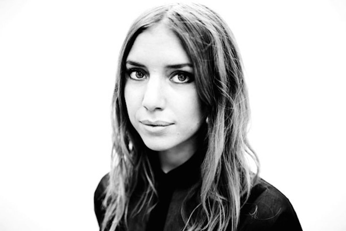 Lykke Li Covers Drake's "Hold On, We're Going Home" Live At London's Hammersmith Apollo.