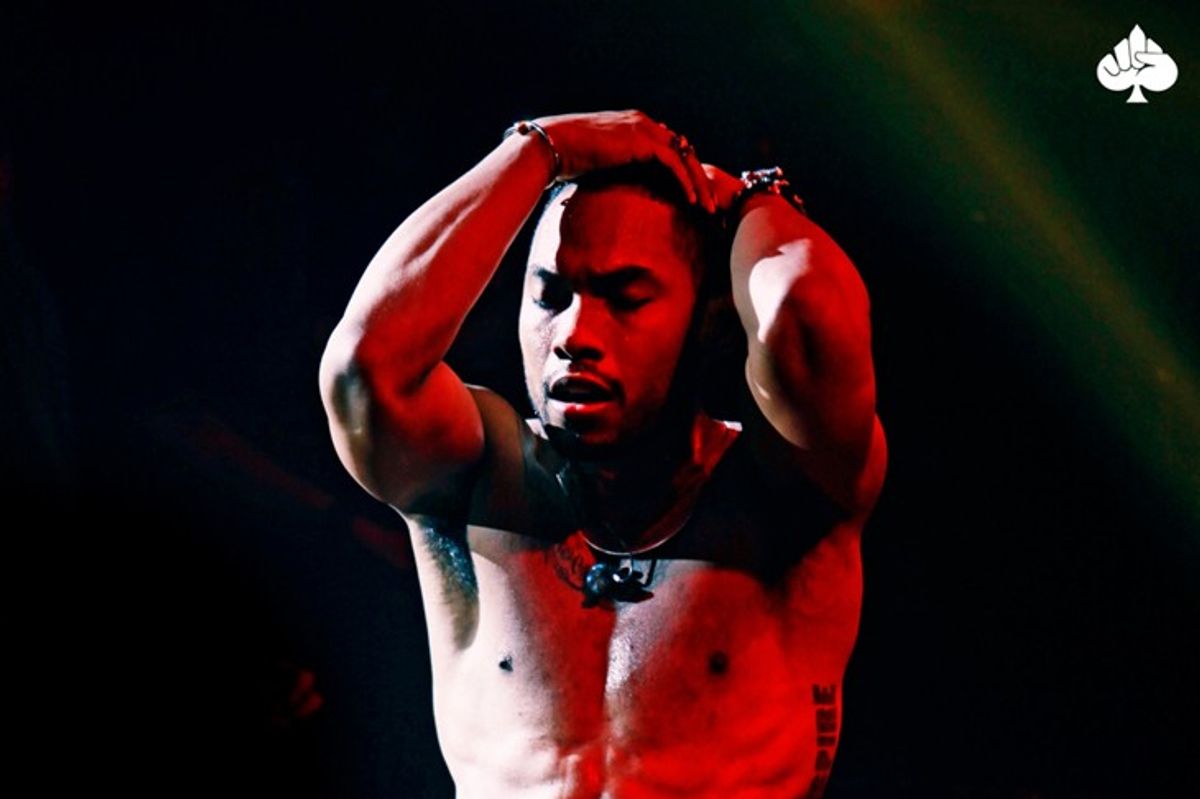 Miguel delivers a steamy, shirtless performance in Paris (photo: Mr. Mass)