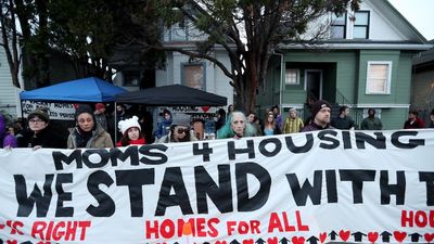 Oakland Protesters Support Moms 4 Housing Amid Imminent Eviction