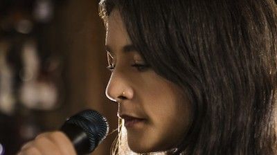 OKP Premiere : Jessie Ware Delivers A Lovely Take Of "Kind Of..Sometimes..Maybe" Live In Session