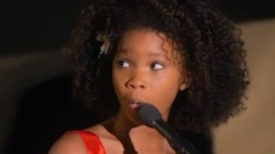 Pass The Popcorn : Quvenzhané Wallis Belts Out Sia's "Opportunity" To Jamie Foxx In A New Clip From 'Annie'