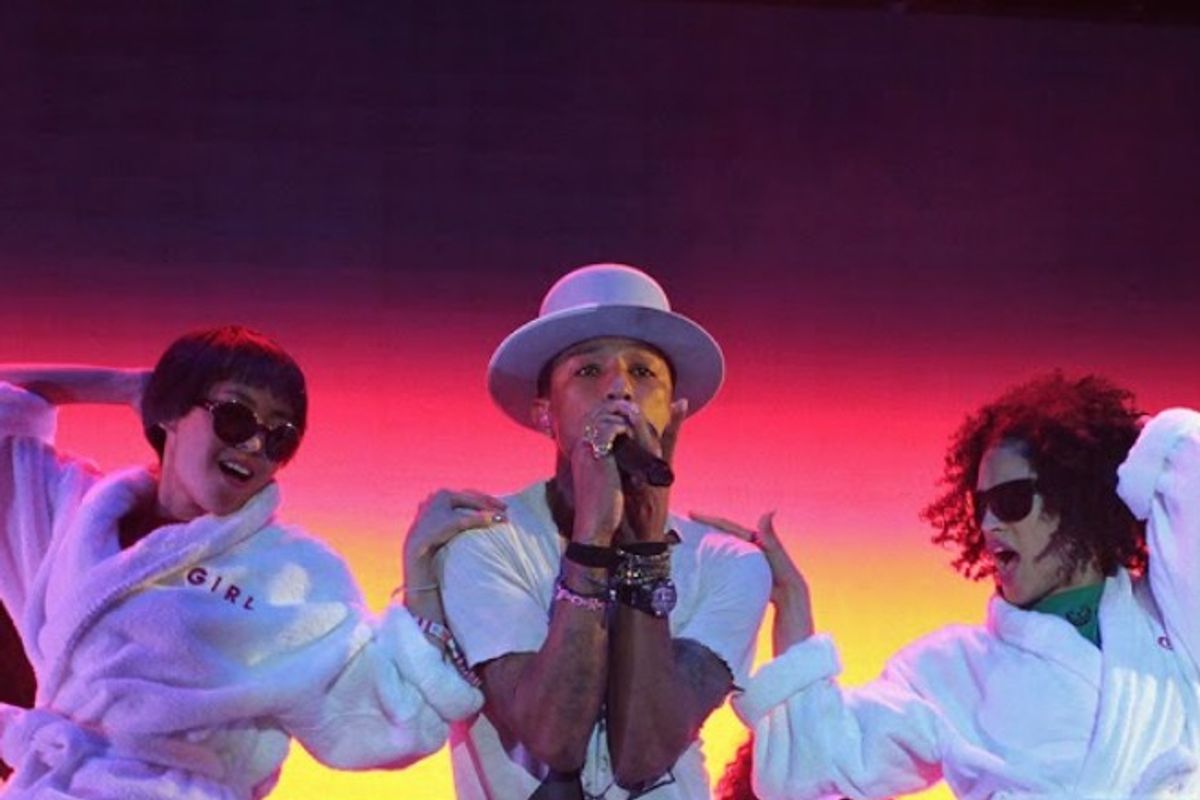 Pharrell Reunites With N.E.R.D. & Debuts New Music From Gwen Stefani Live At Camp Flog Gnaw Carnival 2014.