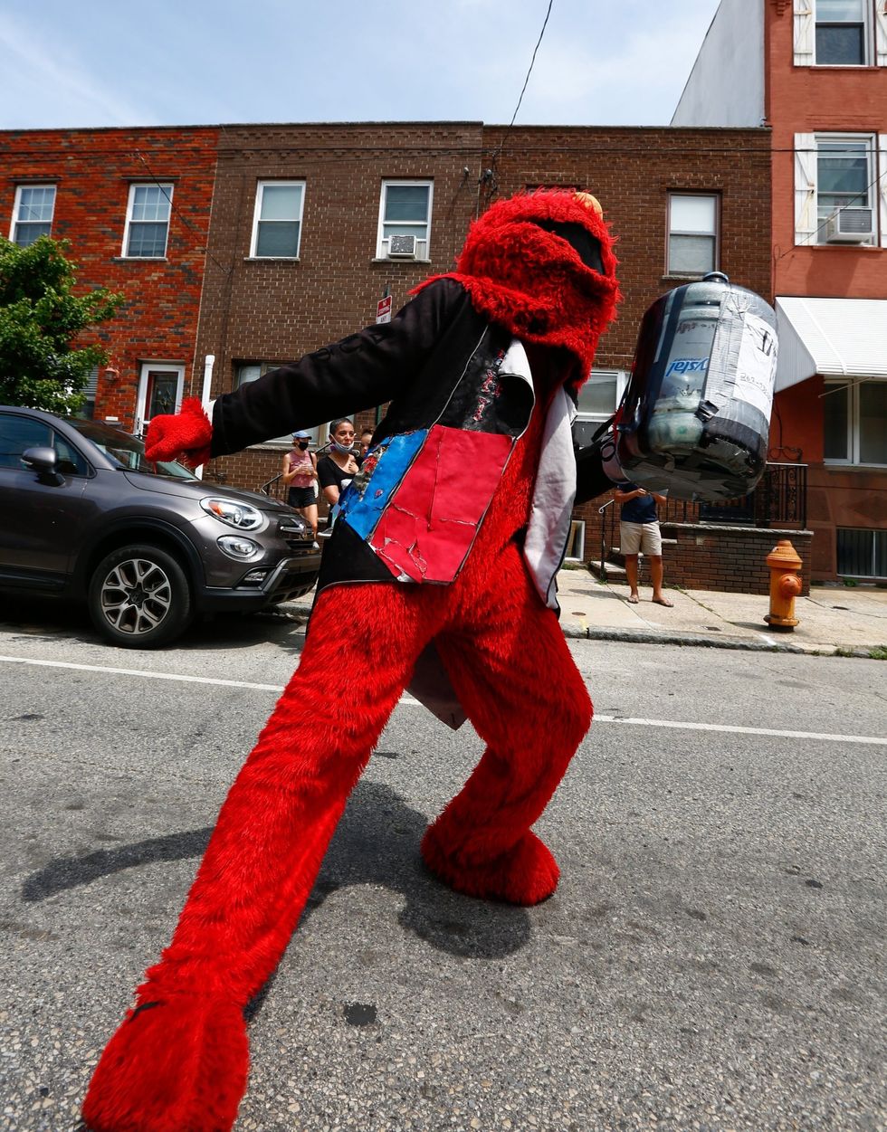 Philly Elmo performing