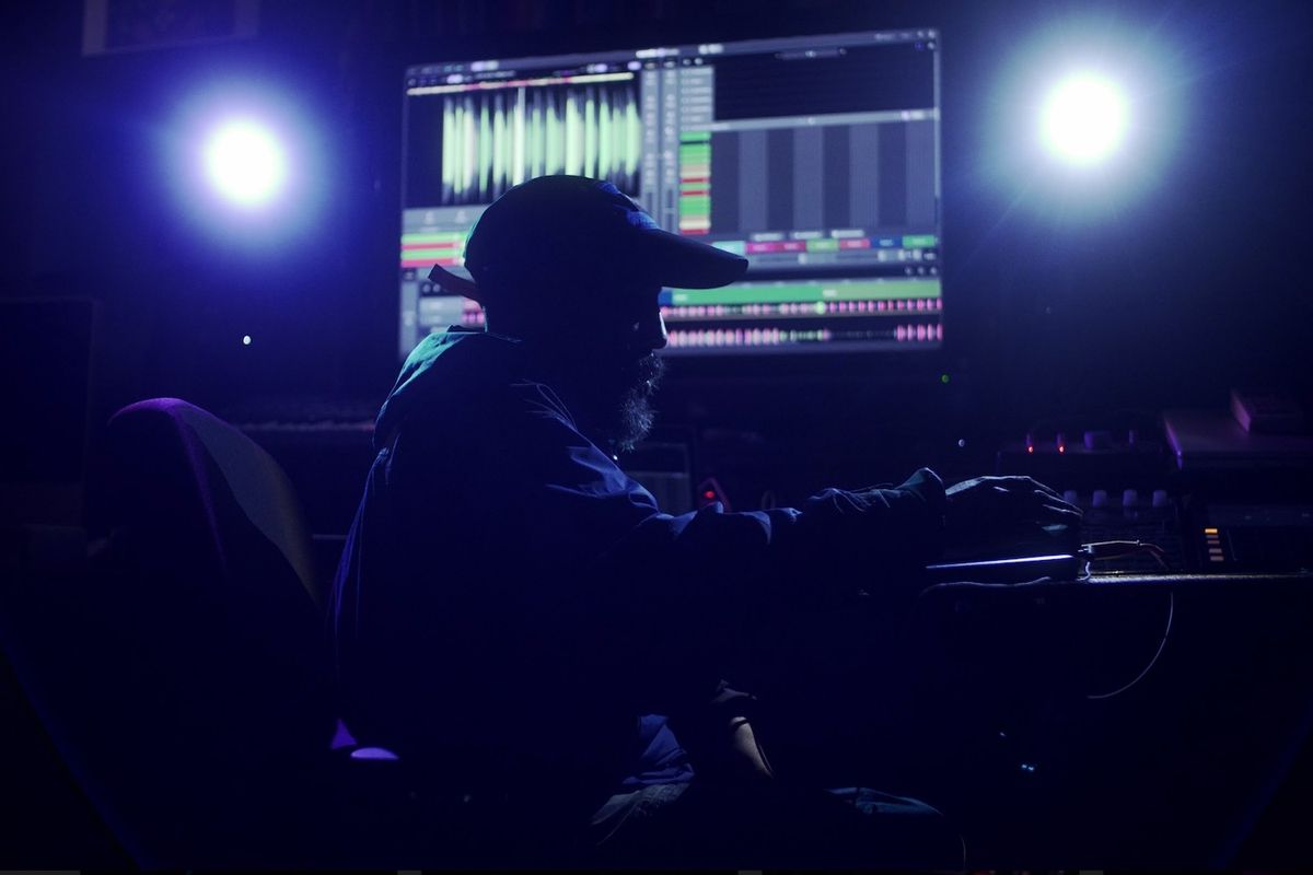 Producer Dibia$e using Serato Studio 2.0 to make a beat.