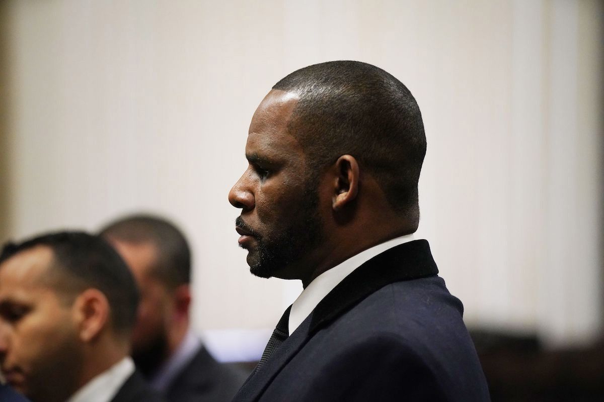 R. Kelly appears at a hearing before Judge Lawrence Flood at Leighton Criminal Court Building in Chicago on May 7, 2019. - Kelly is charged with 10 counts of aggravated sexual abuse.