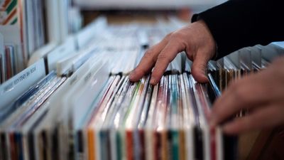 Report: Vinyl Continues to Shine as Album Sales Hit All-Time Low