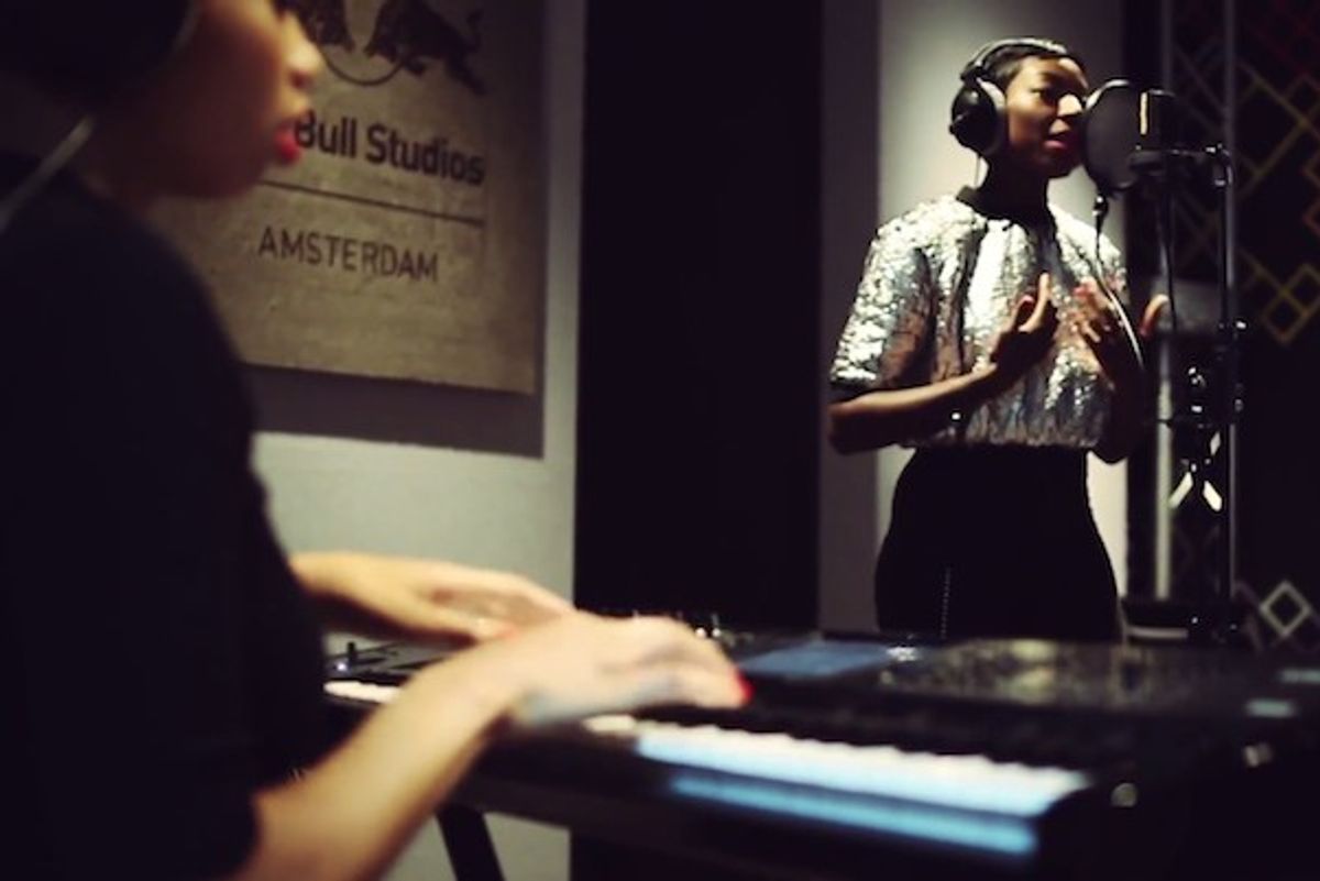 Szjerdene Delivers A Tender Acoustic Take Of "Towers"