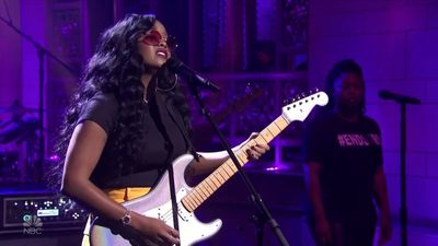 Watch H.E.R. Debut New Song "Hold On" in Electrifying 'SNL' Performance