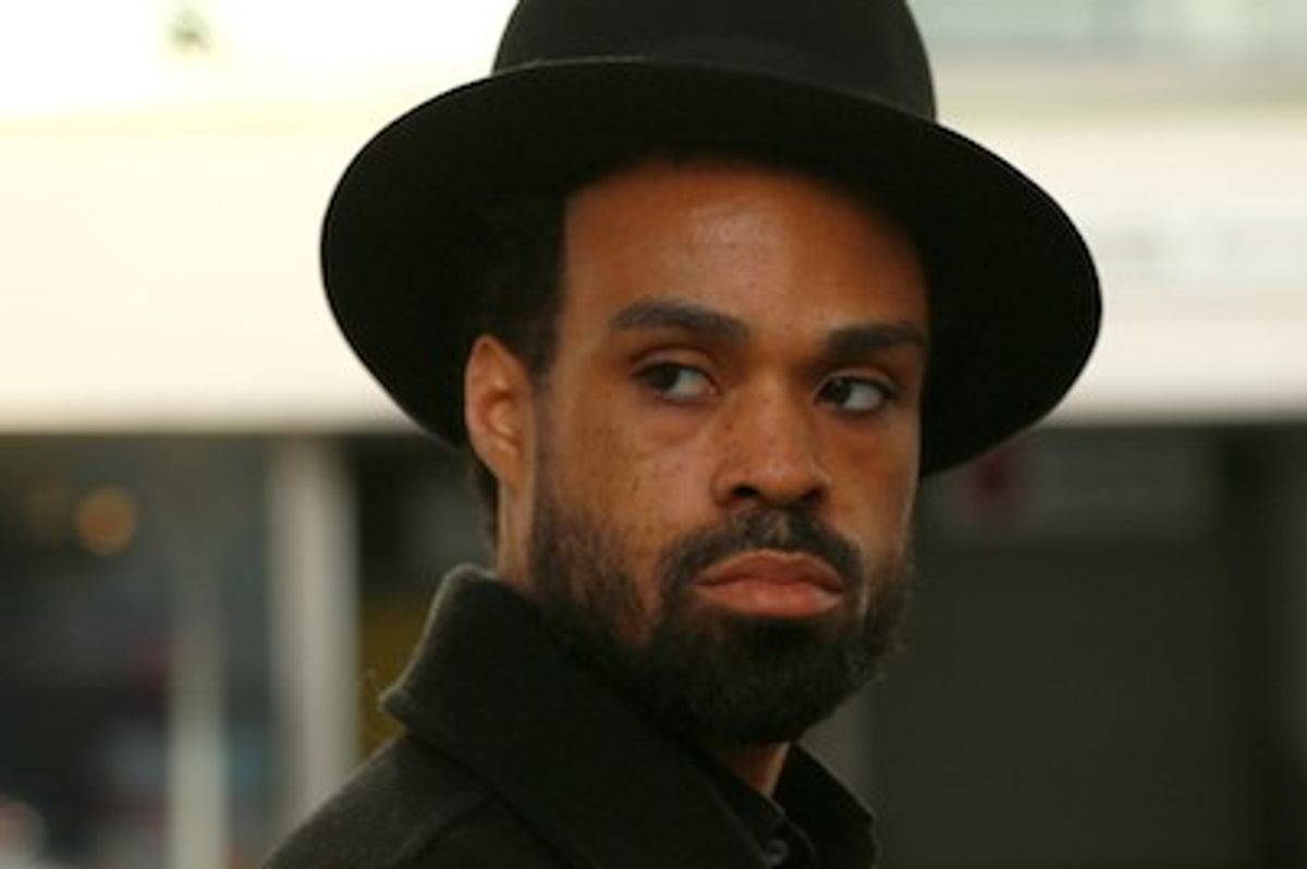World Premiere : Bilal Stars In A Lonesome Clip For "Slipping Away"