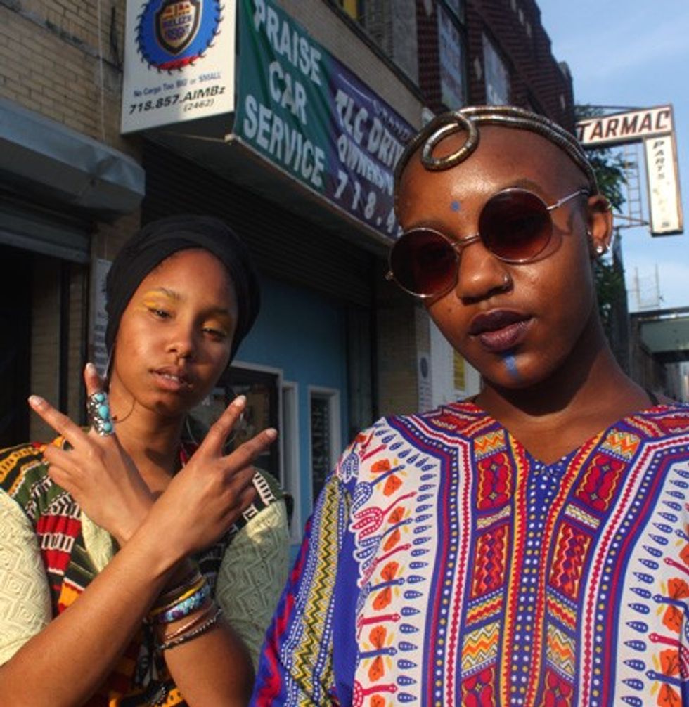 First Look Friday : Meet NYC's Daisy-Age R&B Duo OSHUN & Get "Stuck"