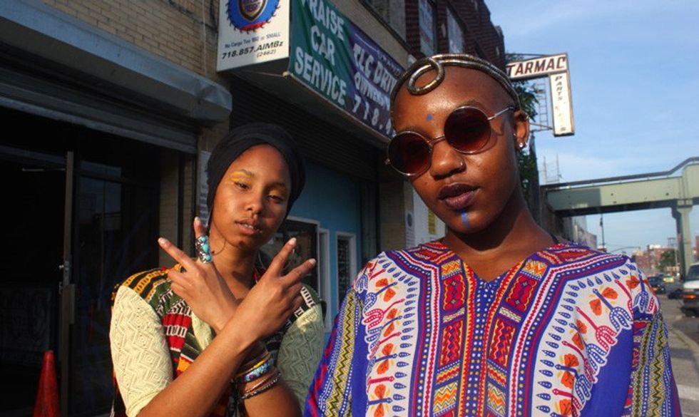 First Look Friday : Meet NYC's Daisy-Age R&B Duo OSHUN & Get "Stuck" 