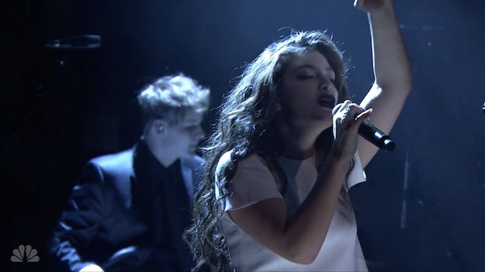 Våd Ved lov Kræft Lorde Chops It Up w/ Jimmy Fallon, Performs “Yellow Flicker Beat” Live On  The Tonight Show - Okayplayer