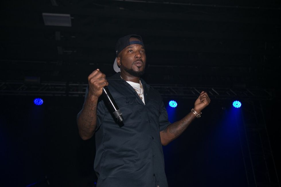 Jeezy performing in all blue