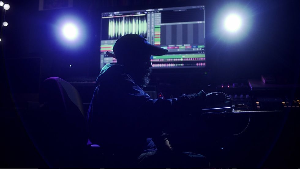 Producer Dibia$e using Serato Studio 2.0 to make a beat.