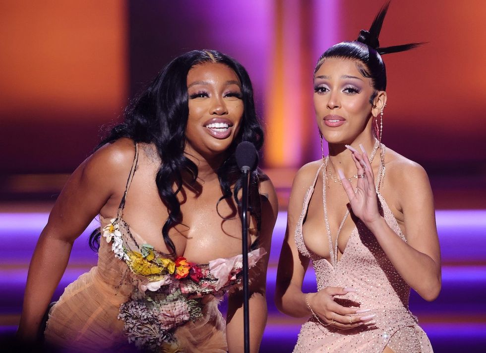 SZA and Doja Cat accept the Best Pop Duo/Group Performance award for ‘Kiss Me More’ onstage during the 64th Annual GRAMMY Awards at MGM Grand Garden Arena on April 03, 2022 in Las Vegas, Nevada (photo by Rich Fury/Getty IMages for The Recording Academy).